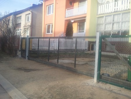 nahodená samonosná posuvná brána Svit